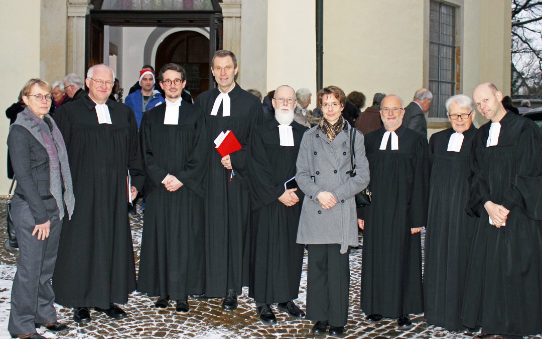 Pfarrer Marc Bergermann von Superintendent Jürgen Tiemann ordiniert