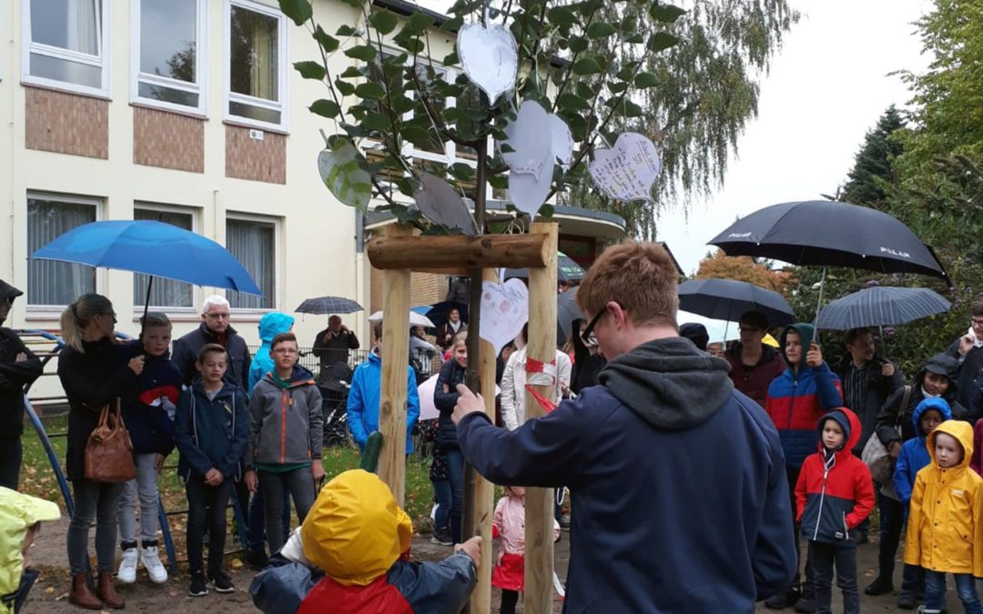 Nordstadt pflanzt Bäume als Symbole für Frieden und Hoffnung