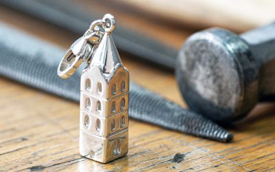 Benefiz: Juwelier fertigt für St. Marien silbernen Anhänger in Kirchturm-Form