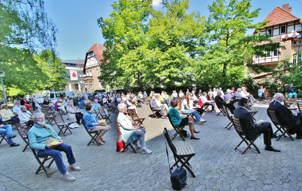 Himmelfahrtsgottesdienst open Air, mit Abstand und Masken