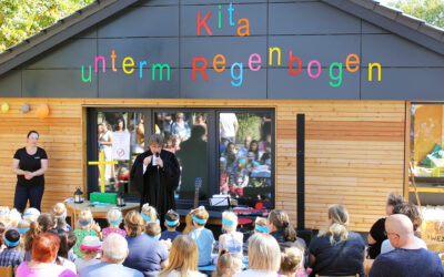 KiTa unterm Regenbogen: Sommerfest zur Einweihung des neuen Anbaus